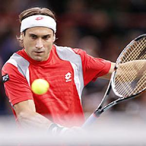 Ferrer clinches first Masters title in Paris