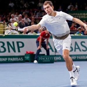 Janowicz polishes off Simon to reach Paris final