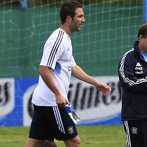 Uruguay face Messi headache ahead of WC qualifier