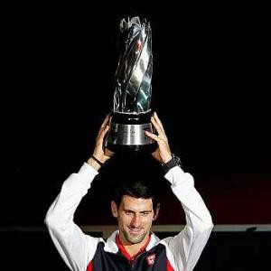 Djokovic downs Murray to take Shanghai title