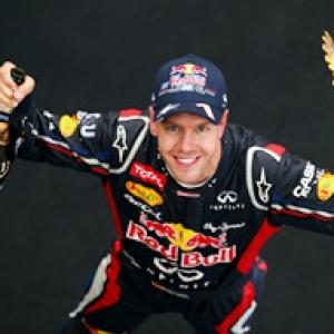 Vettel wins, takes F1 title lead from Alonso