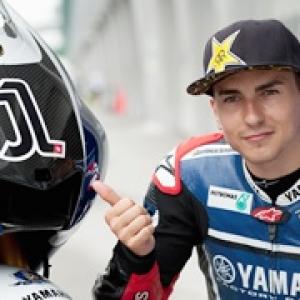Record lap puts Lorenzo on pole in Malaysia