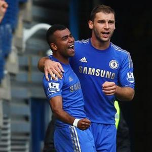 Late Cole goal gives Chelsea win over Stoke