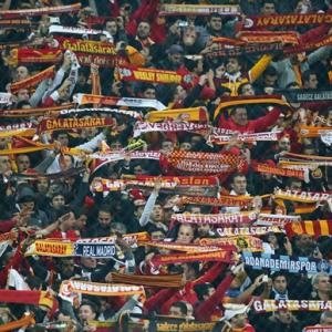 Mourinho salutes 'incredible' Galatasaray fans