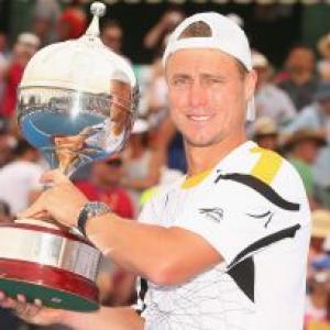 Hewitt beats del Potro to win Kooyong title