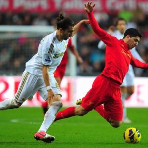 Suarez admits dive but says is picked on by media