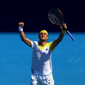 Australian Open: Easy wins for Sharapova, Ferrer