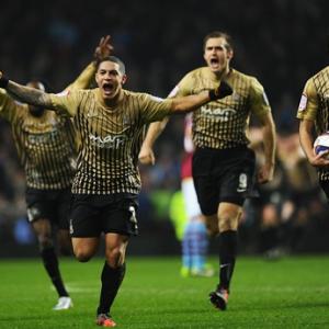 League Cup: Bradford dream on as they reach final