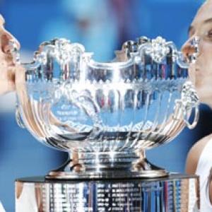 Errani and Vinci win Australian Open doubles for Italy