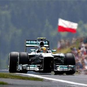 Hamilton bags pole on mixed day for Mercedes