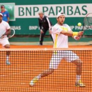 Paes-Melzer crash out of French Open
