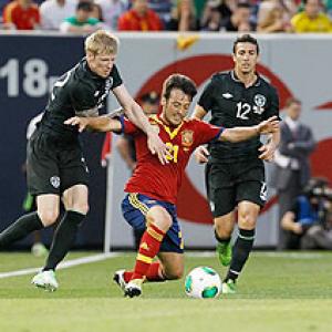 Spain beat Ireland 2-0 with two late goals