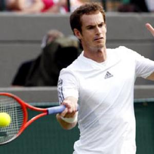 Wimbledon: Murray hits form to blast Robredo off court