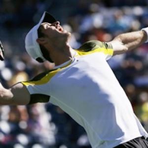 Indian Wells: Djokovic, Murray battle through