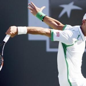 Djokovic, Murray into last 16 at Indian Wells
