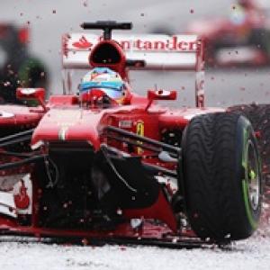 Alonso suffers early exit in 200th race