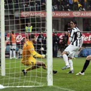 Juventus beat Inter to move 12 points clear in Serie A