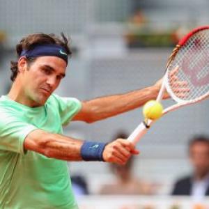 Mint-green Federer looking sharp on competitive return