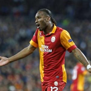 Drogba points out some home truths to banana-waving fan