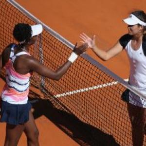Robson thrashes Venus to meet Serena next