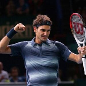 Classy Federer sets up Paris Masters semi-final with Djokovic
