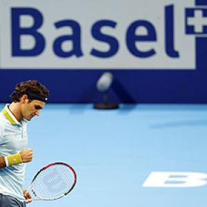 Federer's prepares World Tour Final qualification with easy win in Basel