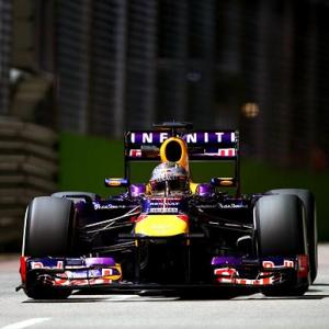 F1: Vettel dominates Singapore practice