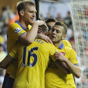 EPL PHOTOS: Slick Arsenal win to stay top; United, City lose