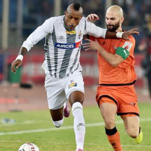 ISL: Kolkata close in on last four after goalless draw with Delhi