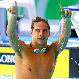 Le Clos makes splash in 200m butterfly to take fourth gold