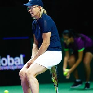 Tennis legend Navratilova to coach Radwanksa