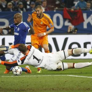 Real routs Schalke 6-1; Chelsea ties Galatasaray