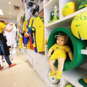 E-commerce heats up with football fever