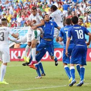Godin header puts Uruguay in last 16 and Italy out