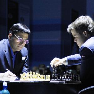 World Championship: Anand loses in Game 2; Carlsen takes early lead