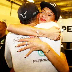 Proud Nicole kisses Hamilton to celebrate his world title win