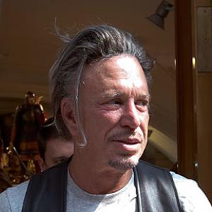 Mickey Rourke wins bout...against a boxer 33 years his junior