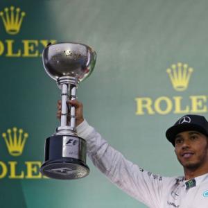 Hamilton wins wet Japanese Grand Prix