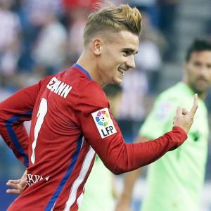 Griezmann snubs Barcelona to stay at Atletico