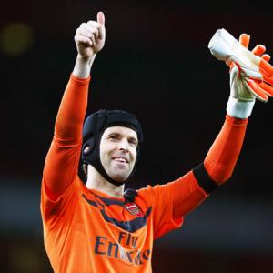 Arsenal's Cech sets new 'keeping record