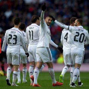 Benzema double sends Real four points clear