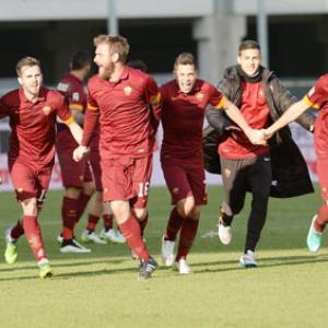 Serie A: Roma win amid ball-over-the-line row; Cagliari thrashed