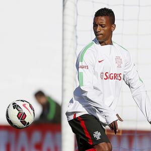 Portugal winger Nani to have Fenerbahce medical