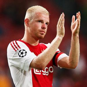 Eredivisie: Klaassen double keeps Ajax on top as PSV slip