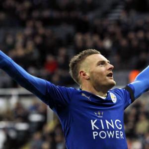 Vardy equals record as Leicester go top, Chelsea win at last