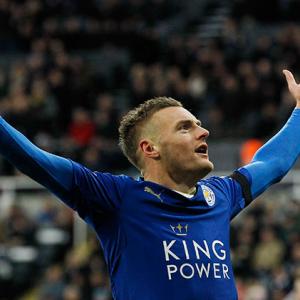 Leicester's Vardy is football writers' player of the year!