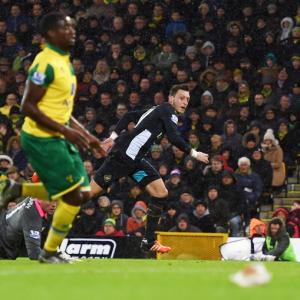 EPL PHOTOS: Norwich frustrate Arsenal; Spurs hold Chelsea