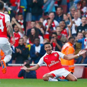 EPL PHOTOS: 2 goals in 7 minutes! Arsenal crush United
