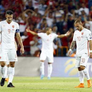 Euro 2016 qualifiers: Dutch football in crisis after losing to Turkey