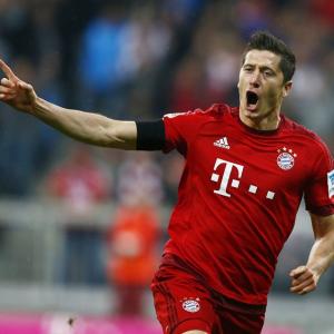 Bundesliga: Lewandowski double lifts Bayern on league restart